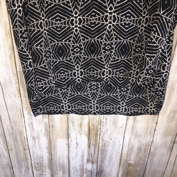 Vince Camuto Black & White High Low Sleeveless Blouse - Picture 3 of 5